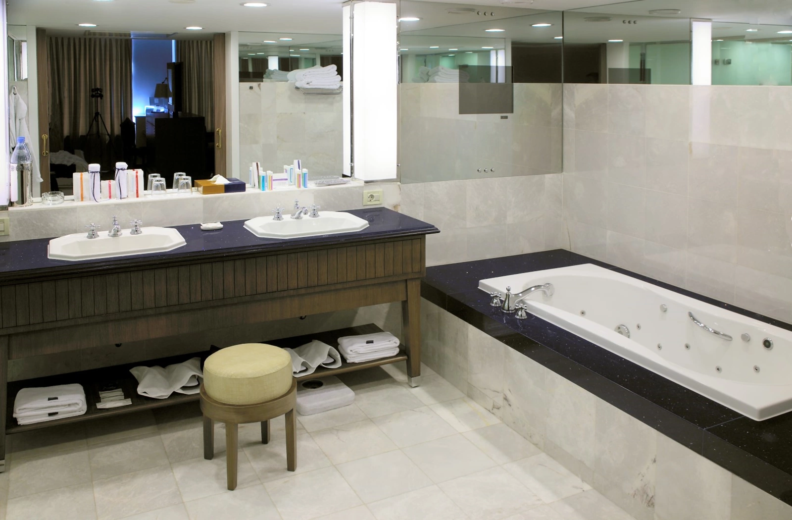 Banyo tezgahı ve lavabo uygulaması